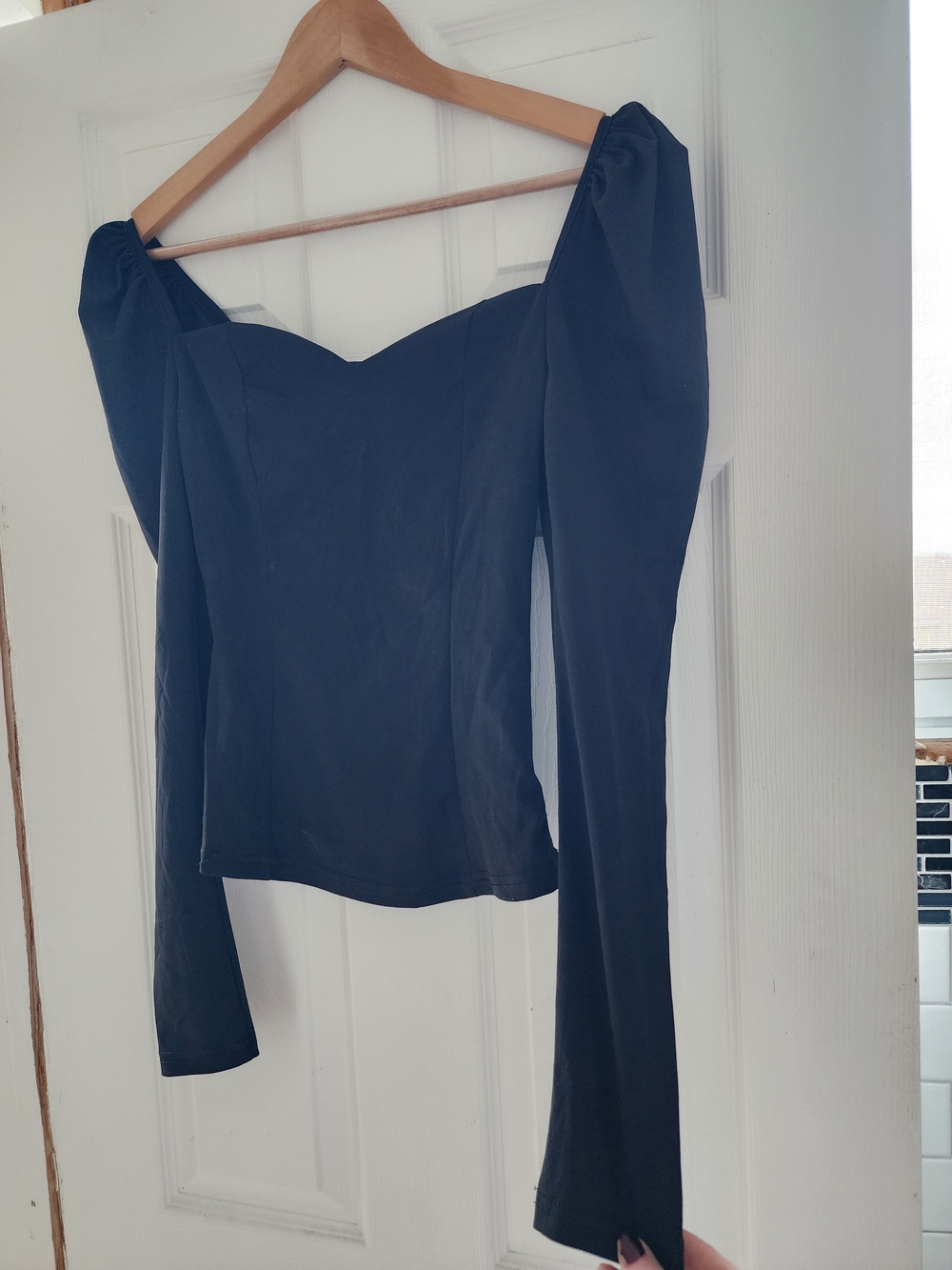 HL Affair Black Sweetheart Neck Puff Shoulder Top